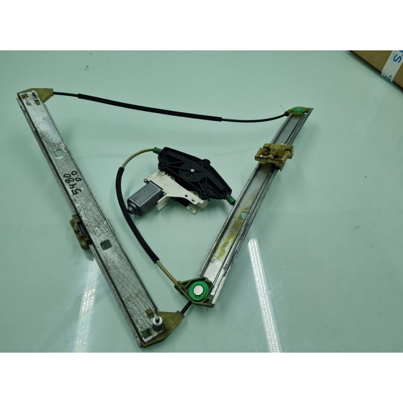 ELEVALUNAS DELANTERO DERECHO 8R0837462B 