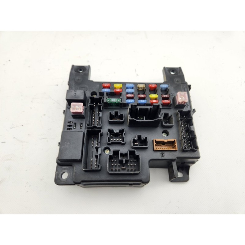 CAJA RELES / FUSIBLES 8637A319 