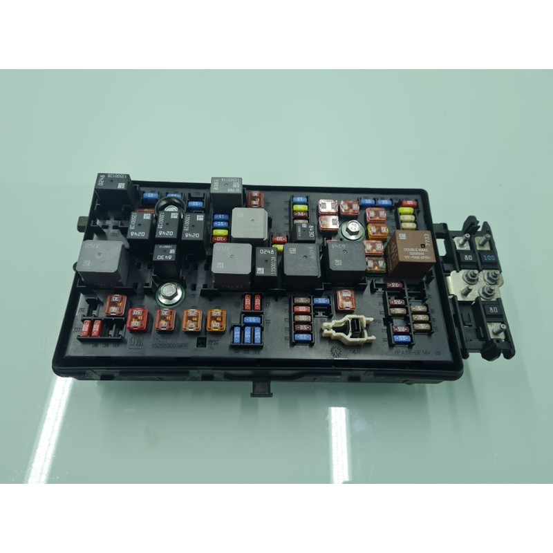 CAJA RELES / FUSIBLES 13255300 