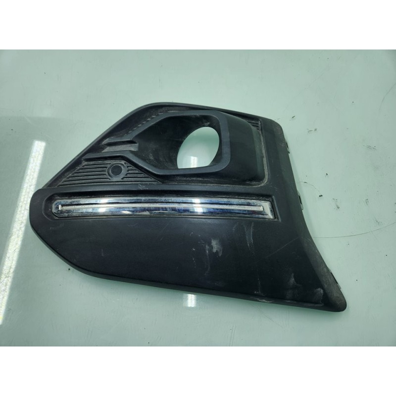 REJILLA PARAGOLPES DERECHA EABR261A20 