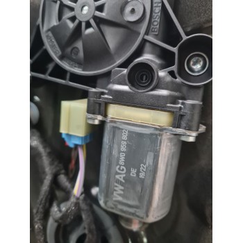ELEVALUNAS DELANTERO DERECHO 8W0959802 