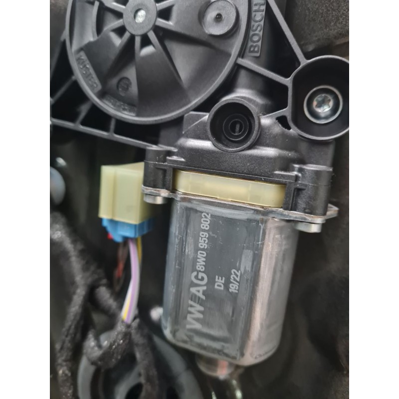 ELEVALUNAS DELANTERO DERECHO 8W0959802 