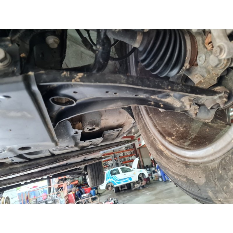 BRAZO SUSPENSION INFERIOR DELANTERO IZQUIERDO 