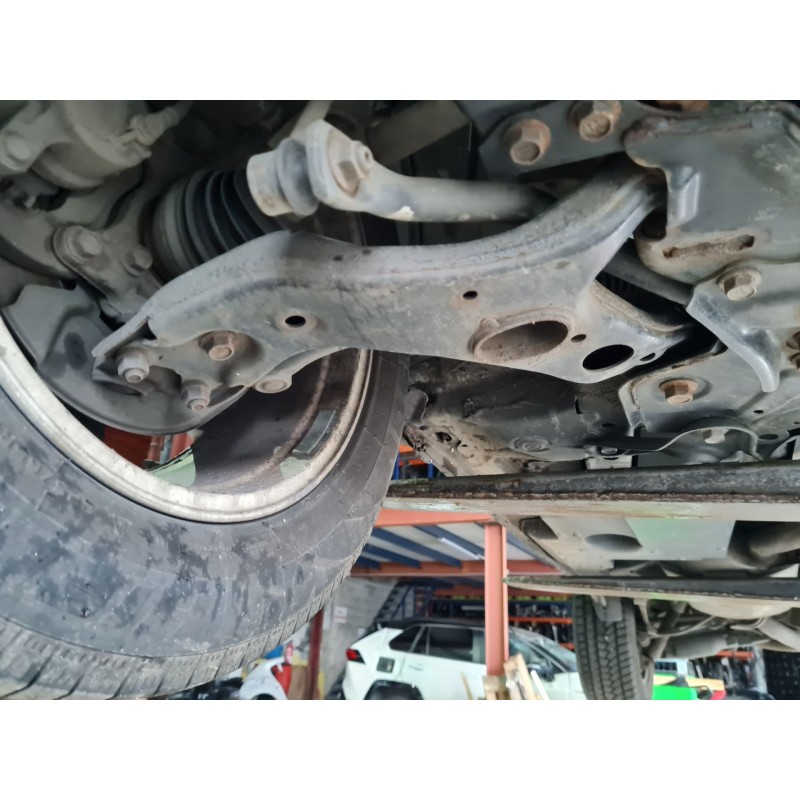 BRAZO SUSPENSION INFERIOR DELANTERO DERECHO 