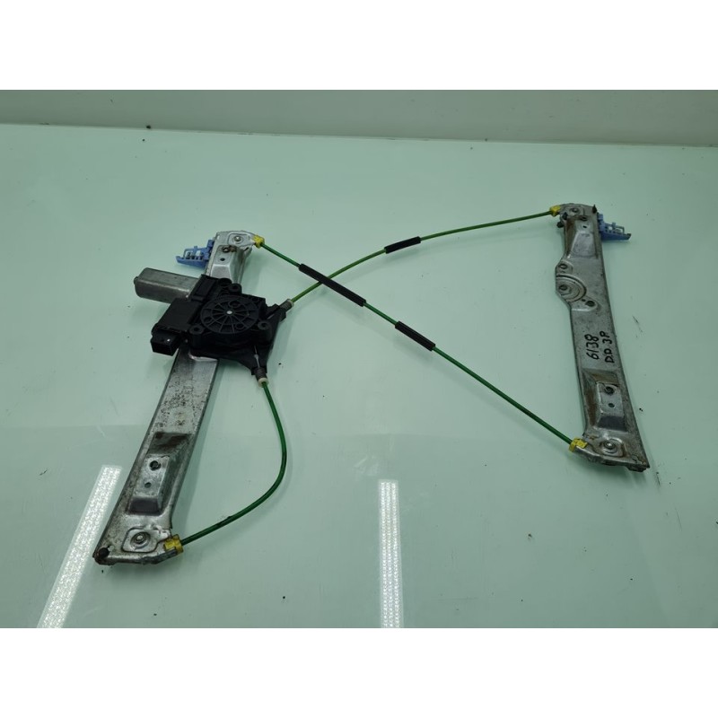 ELEVALUNAS DELANTERO DERECHO 