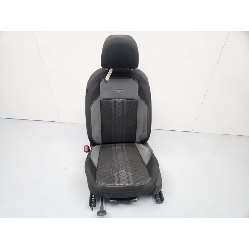 ASIENTO DELANTERO IZQUIERDO 