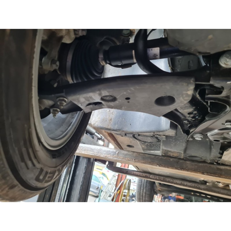 BRAZO SUSPENSION INFERIOR DELANTERO DERECHO 