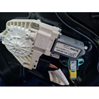 ELEVALUNAS DELANTERO DERECHO 8R0837462F 
