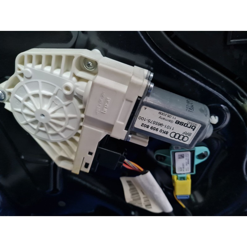 ELEVALUNAS DELANTERO DERECHO 8R0837462F 
