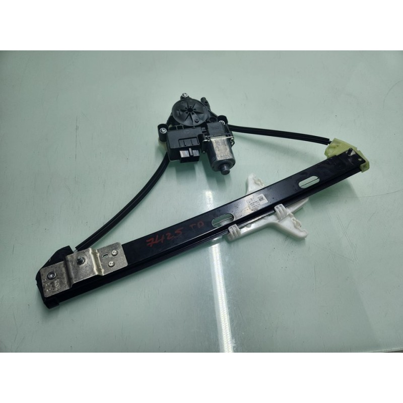 ELEVALUNAS TRASERO DERECHO 2GA839462G 