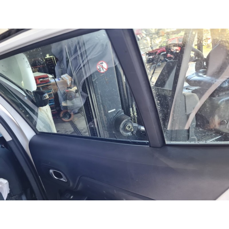 ELEVALUNAS TRASERO DERECHO 