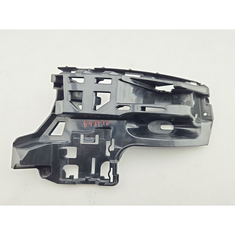 SOPORTE PARAGOLPES TRASERO DERECHO 95B807572D 