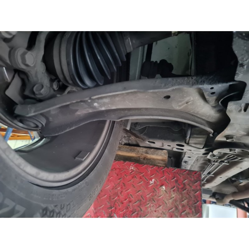 BRAZO SUSPENSION INFERIOR DELANTERO DERECHO 
