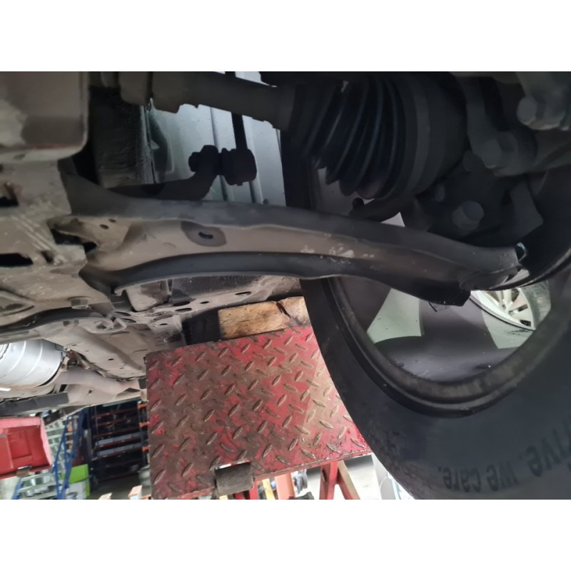 BRAZO SUSPENSION INFERIOR DELANTERO IZQUIERDO 