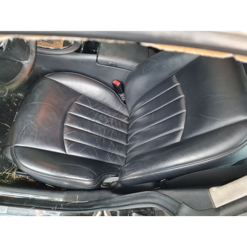 ASIENTO DELANTERO IZQUIERDO 