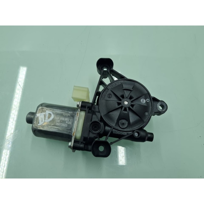MOTOR ELEVALUNAS DELANTERO DERECHO 5Q0959802C 
