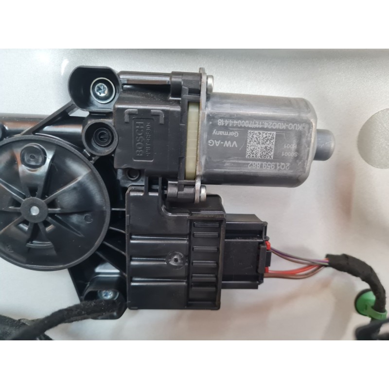 ELEVALUNAS DELANTERO DERECHO 6F0837462D 