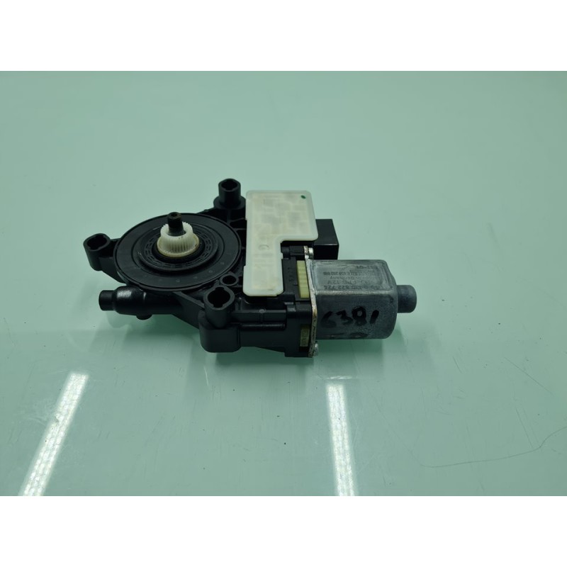 MOTOR ELEVALUNAS TRASERO DERECHO 5Q0959812A 