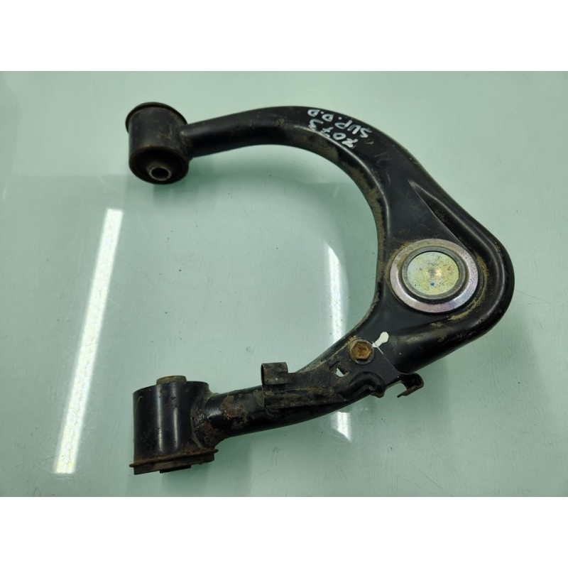 BRAZO SUSPENSION SUPERIOR DELANTERO DERECHO 