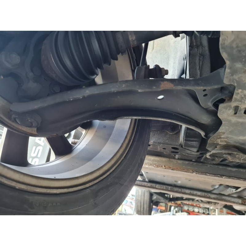 BRAZO SUSPENSION INFERIOR DELANTERO DERECHO 