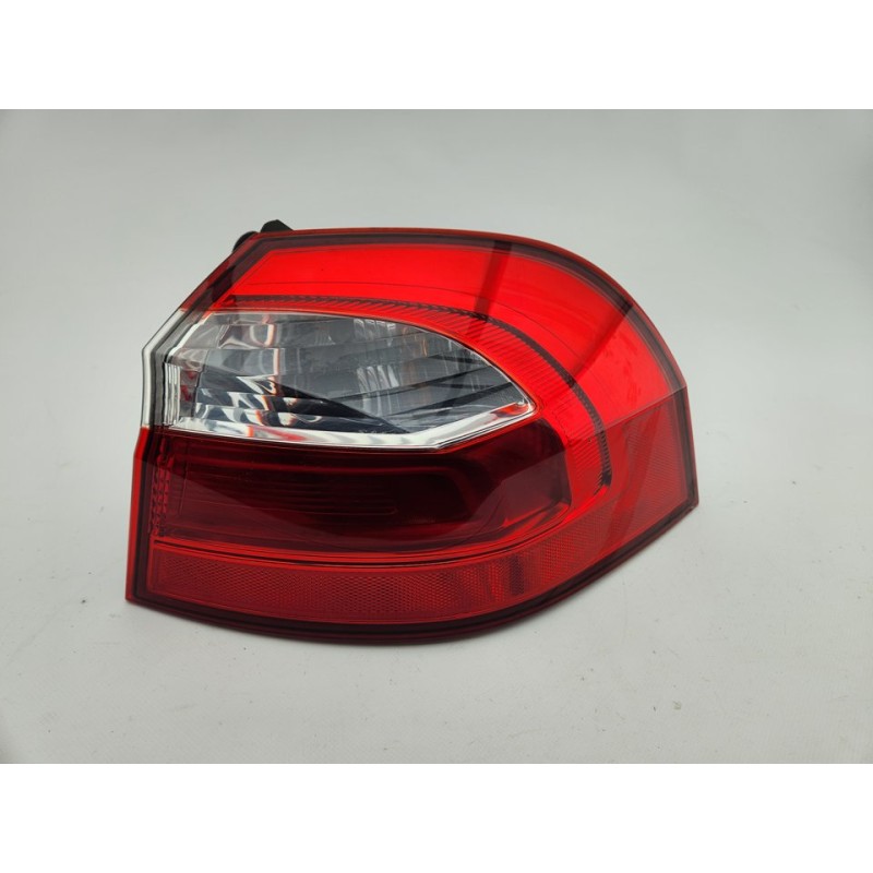 PILOTO TRASERO DERECHO 924021W2 