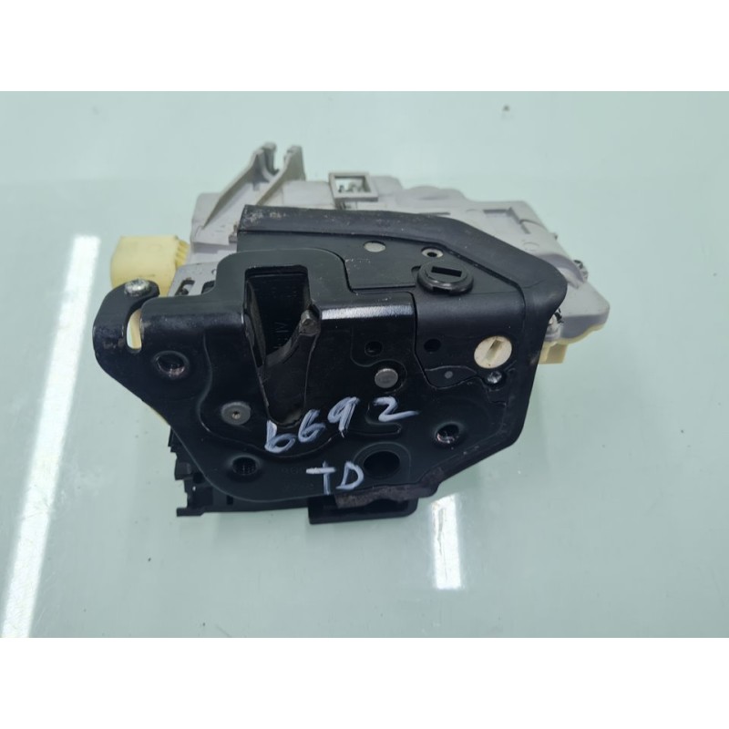CERRADURA PUERTA TRASERA DERECHA 3C4839016A 
