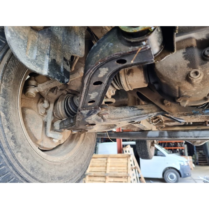 BRAZO SUSPENSION INFERIOR DELANTERO DERECHO 