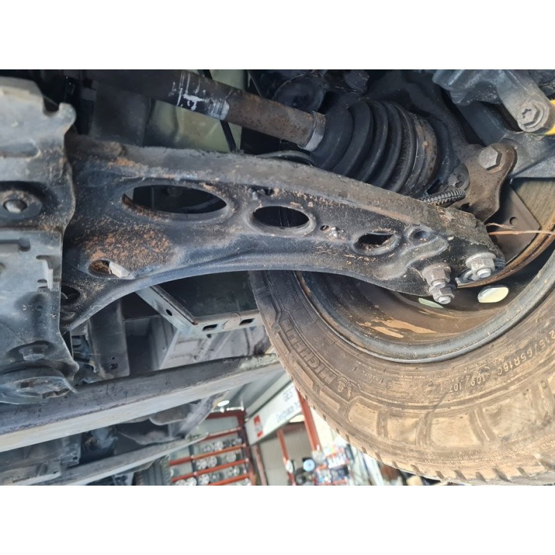 BRAZO SUSPENSION INFERIOR DELANTERO IZQUIERDO 