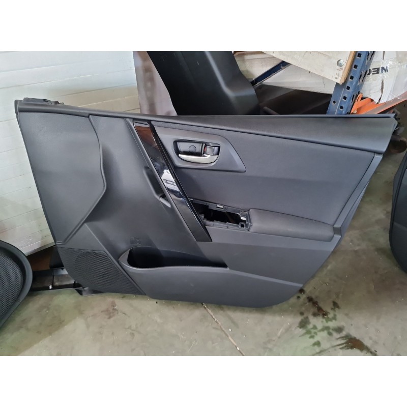 GUARNECIDO PUERTA DELANTERA DERECHA 6761002U90C6 
