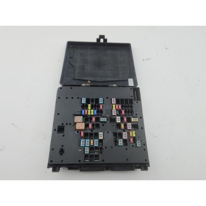 CAJA RELES / FUSIBLES R2XT14D068EAB 