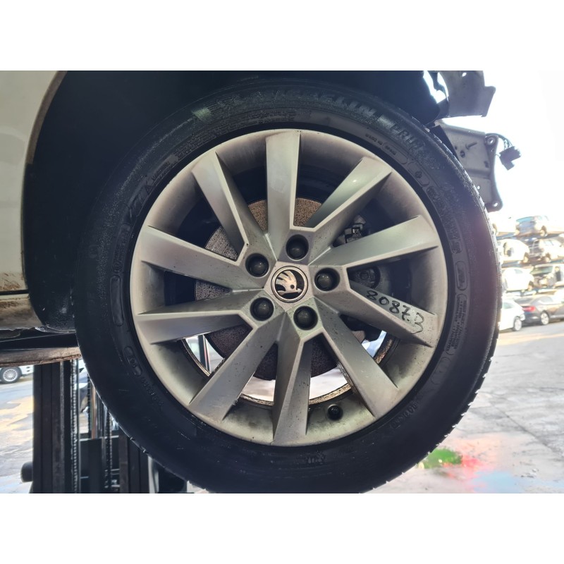 LLANTA 3V0601025C 