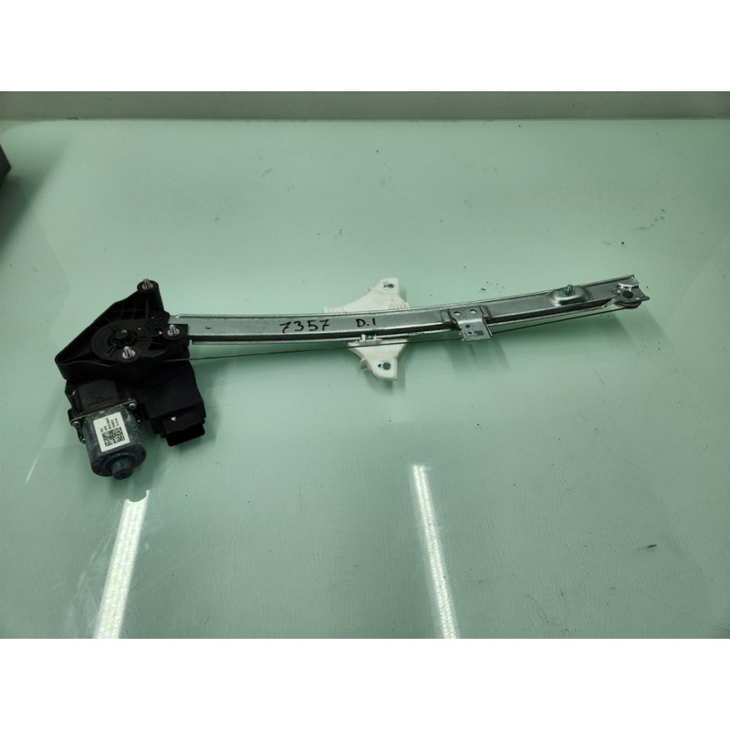 ELEVALUNAS DELANTERO IZQUIERDO 82450Q0010 