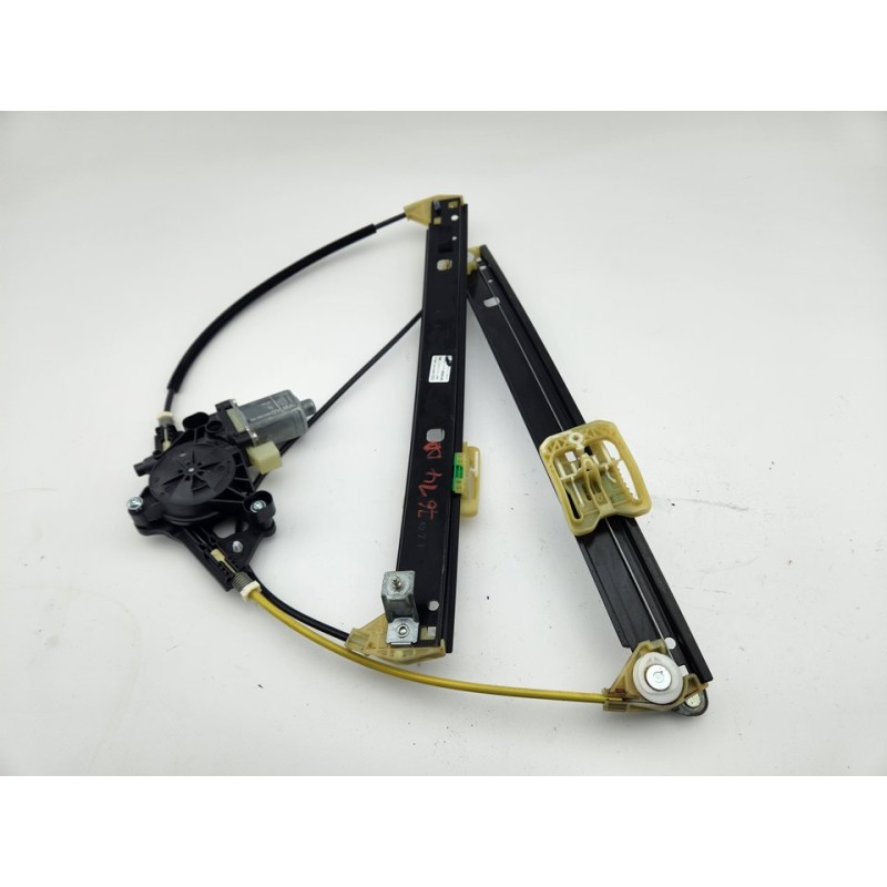 ELEVALUNAS DELANTERO DERECHO 8W0959802 