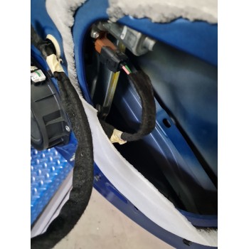 ELEVALUNAS TRASERO DERECHO 827201979R 