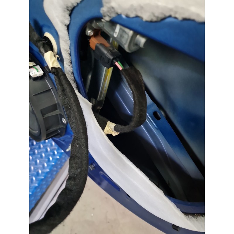 ELEVALUNAS TRASERO DERECHO 827201979R 
