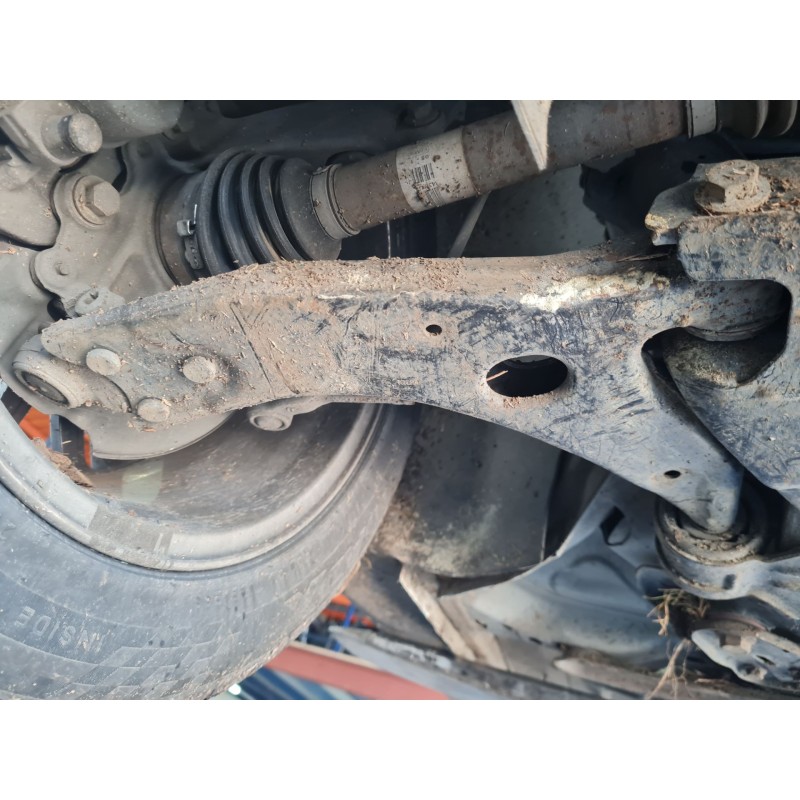 BRAZO SUSPENSION INFERIOR DELANTERO DERECHO 
