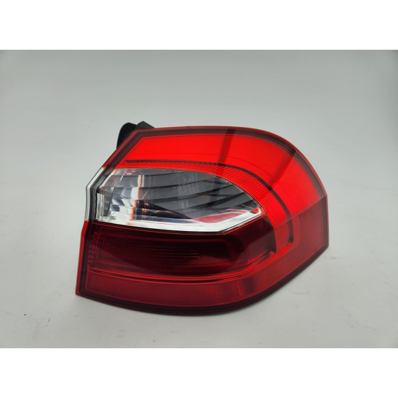 PILOTO TRASERO DERECHO 924021W2 