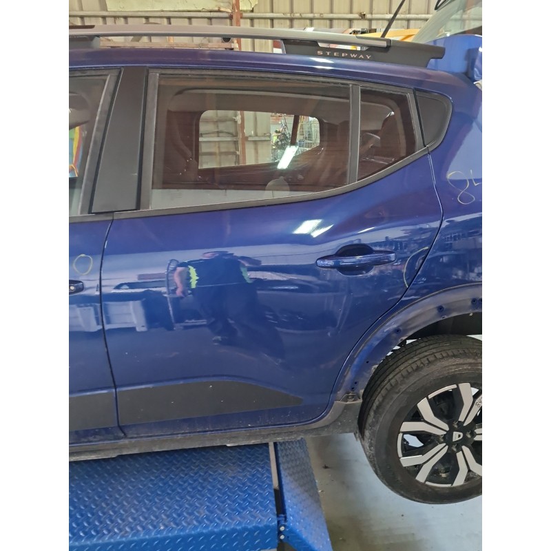 PUERTA TRASERA IZQUIERDA 821016131R 