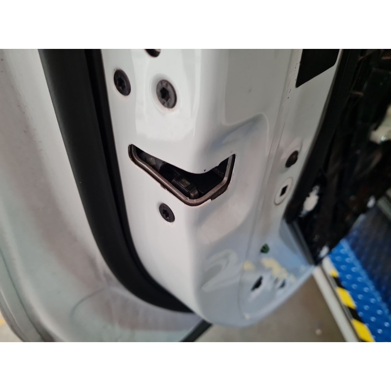 CERRADURA PUERTA DELANTERA IZQUIERDA 