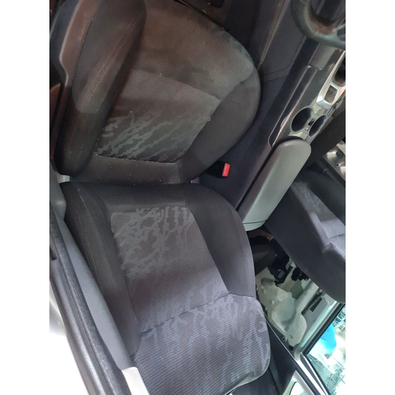 ASIENTO DELANTERO IZQUIERDO 