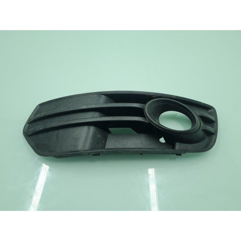 REJILLA PARAGOLPES IZQUIERDA 8R0807681A 