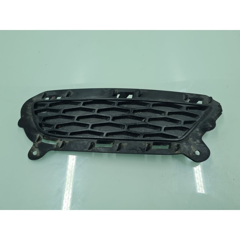 REJILLA PARAGOLPES DERECHA GJ3215A298E 