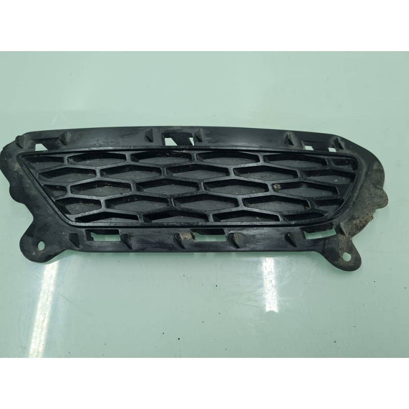 REJILLA PARAGOLPES IZQUIERDA GJ3215A299E 