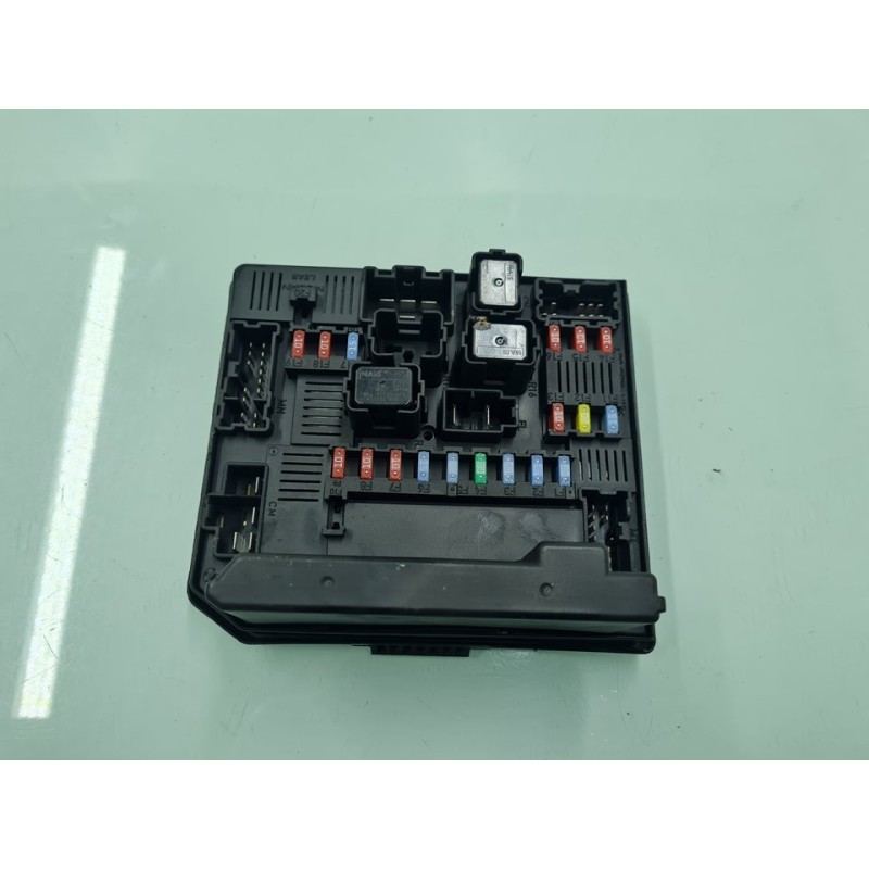 CAJA RELES / FUSIBLES 284B7JD00B 
