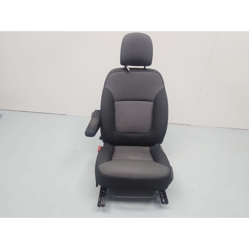 ASIENTO DELANTERO IZQUIERDO 