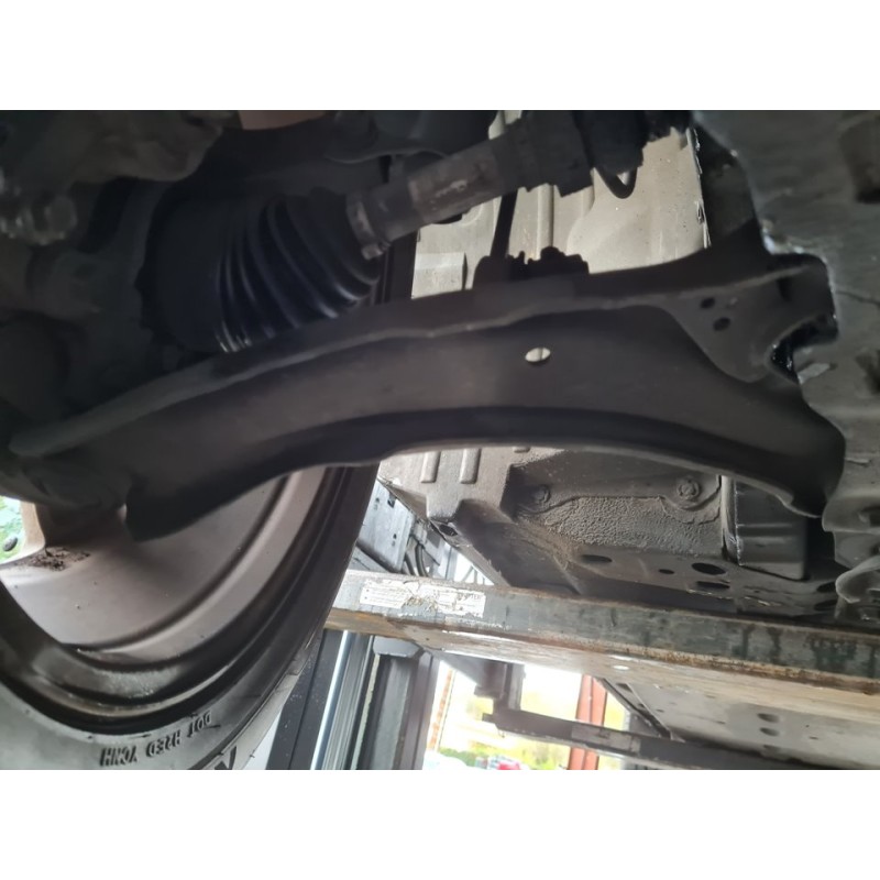 BRAZO SUSPENSION INFERIOR DELANTERO DERECHO 