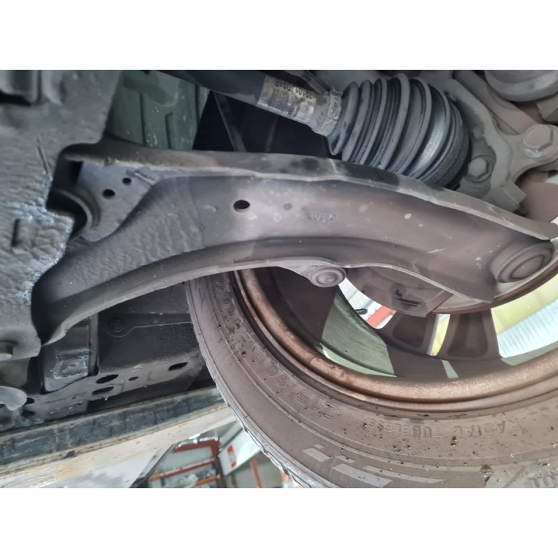 BRAZO SUSPENSION INFERIOR DELANTERO IZQUIERDO 