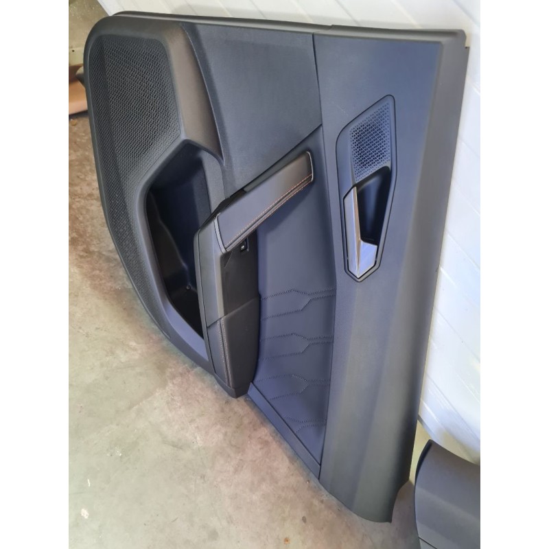 GUARNECIDO PUERTA TRASERA DERECHA 5FE867212P 
