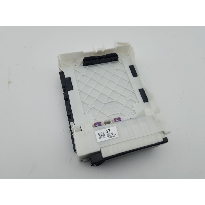 CAJA RELES / FUSIBLES 8273010031 