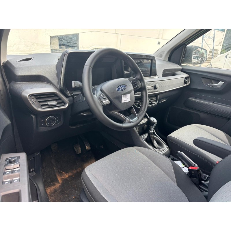 ford tourneo courier del año 2024